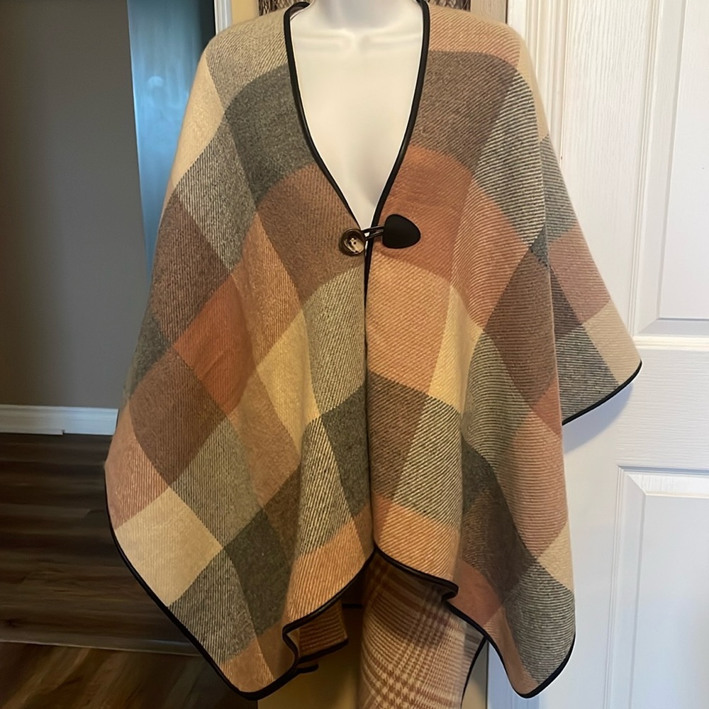 Liz Claiborne Woman’s Poncho- NEW
